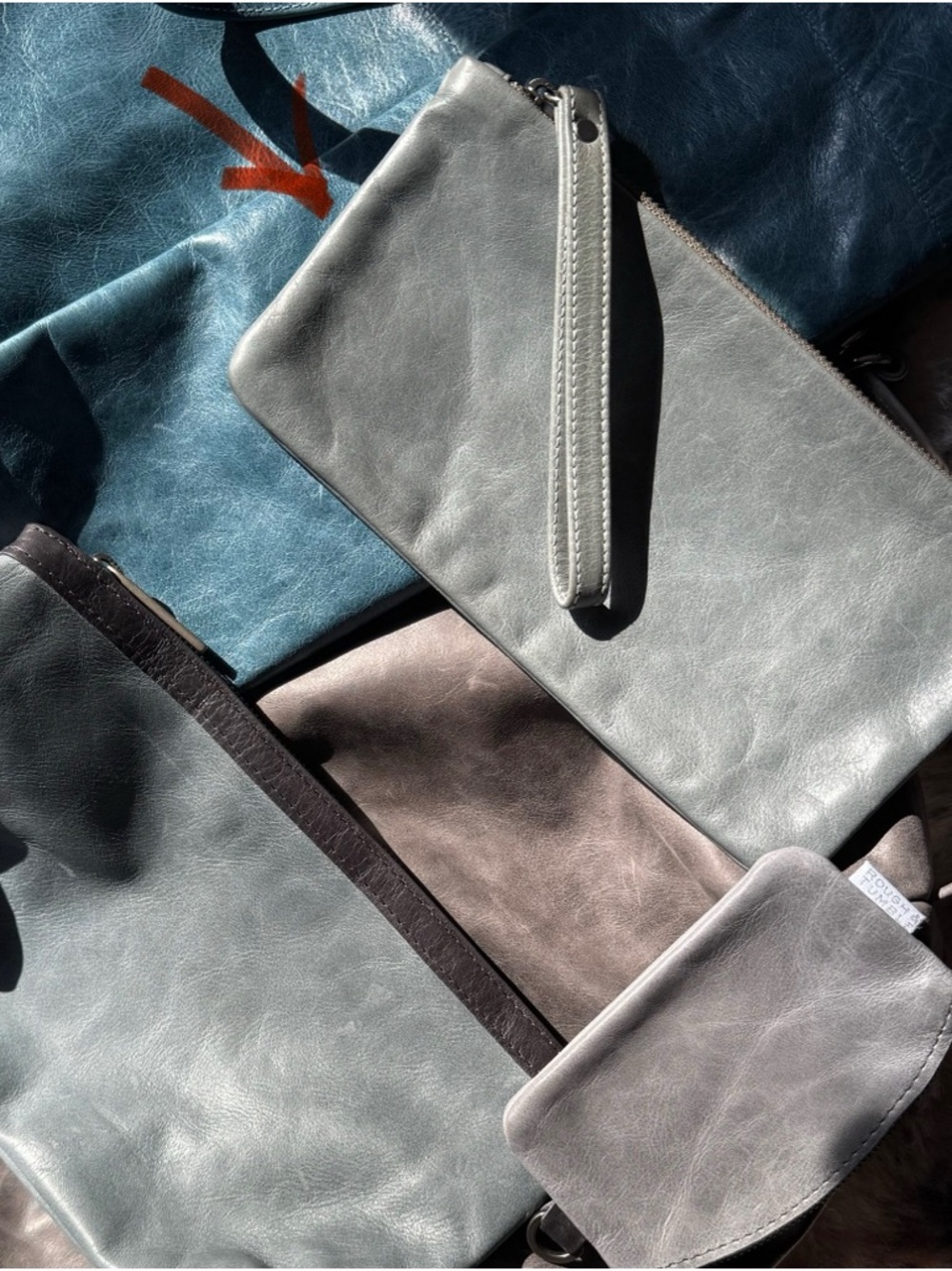 Rough & Tumble Clutch in Storm. Zinc-laquered linen with older style blue label - Picture 4 of 9
